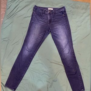 Abercrombie & Fitch Skinny Jeans, 28W/29L, 6R. Dark wash.